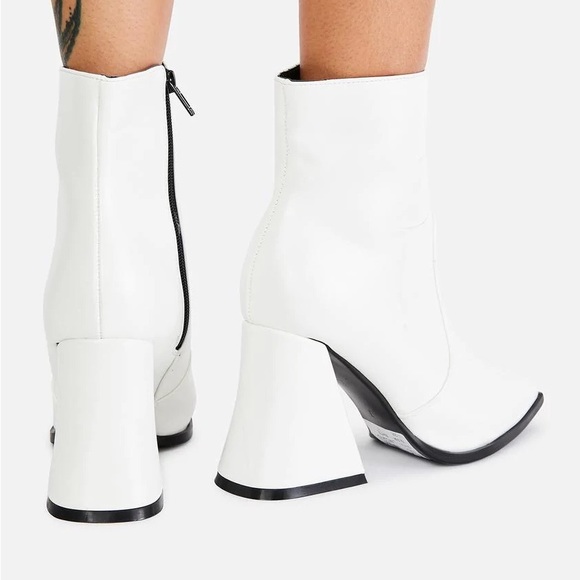 NWB Lamoda Boo Call My Assistant White Ankle Boots - Picture 2 of 3